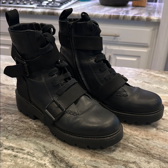 UGG Noe Mid Waterproof Boots – Black – Size 10 – Excellent Pre-Loved Condition - Picture 4 of 10